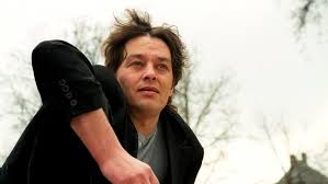 Il est le fils d'alain delon et le fruit de ses amours avec la chanteuse nico. Alain Delon Son Fils Cache Sort Du Bois Soirmag