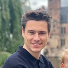 I am thrilled to share that I have graduated from King's College London  with a first-class honours degree in International Relations, accompanied  by C2 Level in Spanish.