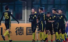 Tensi politik antara tetangga yang sering kali turun naik, hubungan sosial masyarakatnya, hingga eksistensi suporter kedua negara menjadi cerita berbeda dari pertarungan kedua tim nasional. Malaysia Get Off To Winning Start As Palestine Beat Hosts Indonesia Football Tribe Asia