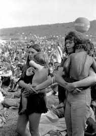 Black And White Woodstock Photos Woodstock Mumma S Thousands Of Kids Enjoyed It Too Slept Sometimes Woodstock Festival Woodstock Pictures