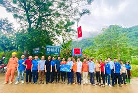 SỞ CÔNG THƯƠNG THAM GIA 3 CÙNG VỚI NHÂN DÂN THÔN NÀ KHAM, XÃ NĂNG KHẢ,  HUYỆN NA HANG — tuyenquang.gov.vn