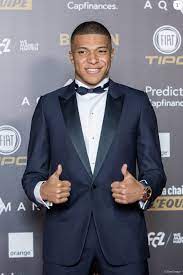 Ballon D Or 2018 Kylian Mbappe Inaugure Un Nouveau Trophee En Famille En 2021 Ballon D Or Football 2018 France Football