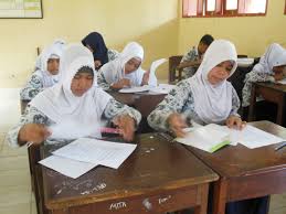 Hasil gambar untuk siswa mematuhi tata tertib