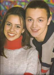 Relação de Sandy e Lucas teve pedido de namoro dela, Júnior cupido e  noivado na Disney; relembre