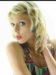 Sara brings the girls together