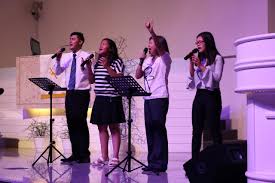 Witnesses reported that there were at least five abductors, who were driving black. More Than 600 Attend Vigil For Pastor Raymond Koh