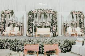 Harga yang kami tawarkan dari warna dekorasi pelaminan modern berbeda dari toko furniture jepara atau mebel jepara pada lainnya dikarenakan anda memesan secara langsung dari pengerajinnya sehingga anda mendapatkan harga yang lebih murah dari yang lainnya. 10 Penyedia Dekorasi Pernikahan Sederhana Dan Murah Setiap Kota