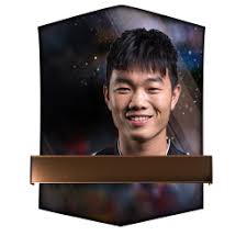 Long chỉ cười rồi lắc đầu. Luong Xuan Truong 53 Fifa Mobile 17 Futhead