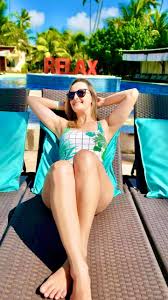 Parabéns, Amor!, Lembro quando era mais novo e pedia a Deus para que um dia  eu encontrasse uma menina linda, simpática, inteligente, perspicaz e  carinhosa para amar. Esse sonho se tornou realidade no ...