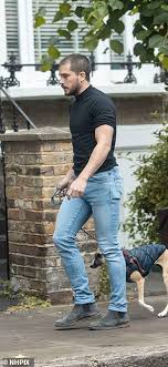 June 19, 2018 14 shares Kit Harington Trades In His Trademark Curls For A Lockdown Buzz Cut Daily Mail Online