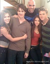 Pin De Mari Navarrete Em The Vampire Diaries Elenco De Diarios De Um Vampiro The Vampire Diares The Vampires Diaries