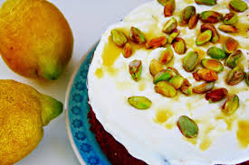 Als griechische küche wird die gesamtheit der in griechenland verbreiteten gerichte bezeichnet. Griechischer Pistazien Kuchen Mit Holunder Joghurt Cinnamon Coriander
