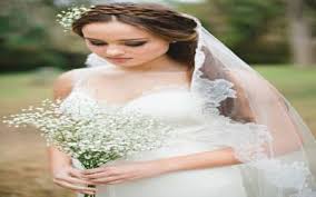 De façon générale, pour un rendu romantique. Coiffures De Mariees Les Modeles De Coiffure Pour Mariage 2019