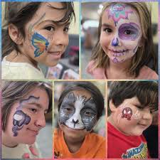 FNAF event was super cool and full of fans 🤩 But why did my daughter keep  pulling the babysitter from the gameroon to come get her hand painted and  then RUN when