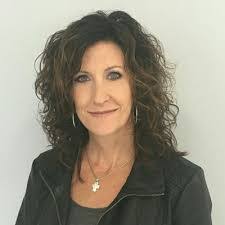 Lynn Strzelecki's Instagram, Twitter & Facebook