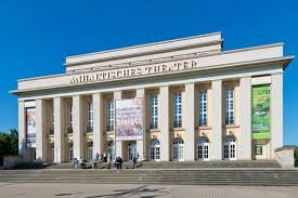 So viel hat sich seitdem gar nicht geändert. Tickets Fur Rainald Grebe Das Munchhausenkonzert Anhaltisches Theater Dessau So 19 Sep 2021 Viagogo