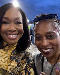 Wow! This chair athlete has been having a time this season. 🤣 I had so  much fun at @athlos, the all women's track meet, created by the amazing  @alexisohanian (thanks so much