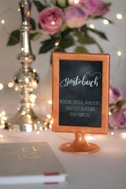 16 Ikea Hacks Fur Schilder Bei Der Hochzeit Zur Inspiration Ikea Hochzeit Gastebuch Hochzeit Hochzeitsschilder