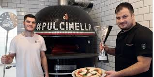 Dans notre pizzeria, nous vous proposons de la vente à emporter et nous assurons la livraison de votre pizza toute chaude, à votre domicile, dans. Pulcinella En Plus Du Camion Un Restaurant En Ville Bourg En Bresse Magville