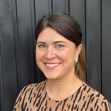 Lara Sutherland's Instagram, Twitter & Facebook