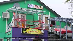 Das gebäude stammt aus dem spätmittelalter und ist im laufe der jahrhunderte durch weitere gebäudeteile erweitert worden. Aus Fur Rotlicht Meile Beim Klarwerk Friedrichshafen Regio Tv