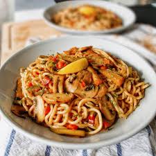 Nouilles Chinoises Aux Petits Legumes Beauty Food Recette En 2020 Nouilles Chinoises Nouilles Alimentation
