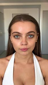 Glamming Up with Cateye Liner