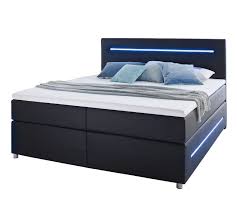 Wer eine vorliebe für blau hat, wird auch ein boxspringbett in blau mögen. Boxspringbett Mit Schwarzem Kunstleder Und Beleuchtung Shelford