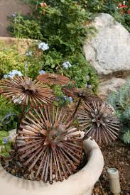 deco jardin acier corten 30 idees pour sortir les sentiers battus metal garden art metal flowers metal yard art