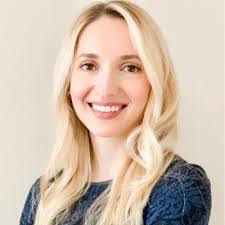 Jennifer Jee's Instagram, Twitter & Facebook