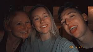 Julia Ewing (@julia_ewing10)