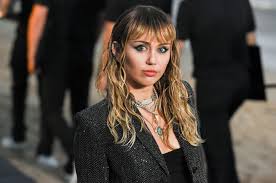 The kid laroi, miley cyrus. Miley Cyrus Is Radically Changing Her Haircut For 2020 Photo Somag News