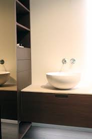 Casabath Presenta Un Bagno Con Lavabo In Appoggio E Un Armadio Ad Angolo Porta Accessori In Wenge E Specchio Bathroom Furniture Italian Bathroom Bathroom
