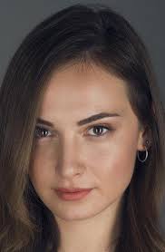 Splay veb-saytida mavjud filmlarda o'ynagan aktyorlar, rejissyorlar va  prodyuserlar