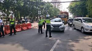 Tim gaji.id siap membantu administrasi payroll. Petugas Gabungan Gelar Pemeriksaan Kendaraan Dan Yang Masuk Ke Banyumas Lentera24 Com