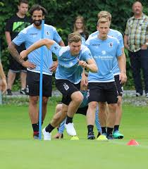 Zira çok genç yaşta aldığı büyük sorumlulukla soğukkanlı bir şekilde mücadele edip işinin hakkını veriyor. Leihspieler Lorenz Ich Habe Den Anspruch Bei 1860 Zu Spielen