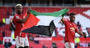 رياض محرز يرفع علم فلسطين. Ø¨ÙˆÙ„ Ø¨ÙˆØºØ¨Ø§ ÙˆØ£Ù…Ø§Ø¯ Ø¯ÙŠØ§Ù„Ùˆ ÙŠØ±ÙØ¹Ø§Ù† Ø¹Ù„Ù… ÙÙ„Ø³Ø·ÙŠÙ† ÙÙŠ Ù…Ø¨Ø§Ø±Ø§Ø© Ù…Ø§Ù†Ø´Ø³ØªØ± ÙŠÙˆÙ†Ø§ÙŠØªØ¯ ÙÙŠØ¯ÙŠÙˆ ÙˆØµÙˆØ±Ø© Sputnik Arabic