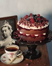 Wenn es einen klassischen kuchen aus dem vereinten königreich gibt, dann ist es wohl der victoria sponge cake. Victoria Sponge Cake Mit Rosenwasser Und Selbstgemachter Himbeermarmelade Billys Tanzcafe