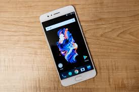 The oneplus 5 automatically adjusts to your environment, by optimizing your shot quietly for accuracy and clarity. Oneplus 5 Owners Get Face Unlock With Oxygenos Beta The Verge