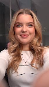 Cute @Kristi Krime 💛 😍🥰