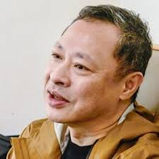 之后的一年半时间，三人为占领中环进行大量宣传及组织工作，并举办多次商讨日讨论行动细节。 2016年9月28日凌晨， 戴耀廷在政府总部外宣布占领中环正式启动 。 同年12月初，占领行动还未结束时，三人就曾到警署自首，但当时未有被捕。 é¦™æ¸¯å ä¸­æ¡ˆè¢«åˆ¤åˆ'æˆ´è€€å»·ç­‰9äººä¸Šè¨´é­é§å›ž å…©å²¸è¦èž å…©å²¸ è¯åˆæ–°èžç¶²