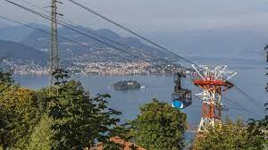 It currently holds the world record for the longest freespan in a cable car at 3,213 metres (10,541 ft) as well as the tallest lattice steel aerial tramway support tower in the world at 127 metres (417 ft). Jnvkj1xecfya3m