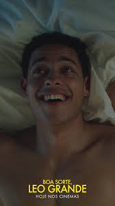 Simplesmente Darryl McCormack no papel de Leo Grande, senhoras e senhores.  É... a gente sabe! Isso e muito mais você encontra em #BoaSorteLeoGrande.