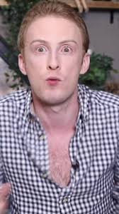 Anthony Lyricos raconte son bisou avec Maeva Ghennam dans Les 50