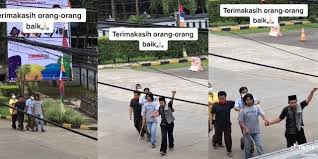 Lanjut dadang, pihaknya tak menyangkal masih ada beberapa warga yang nekat menyeberang jalan sembarang, dan menerobos taman. Menggetarkan 4 Tuna Netra Berpegangan Bahu Demi Ikut Tunaikan Sholat Jumat Dream Co Id