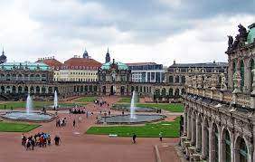 Er ist nur durch zwei fenster einsehbar und besitzt damit den charakter. Dresden City Guide The German Way More