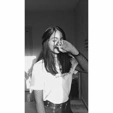 Black And White Self Portrait Ideas Design Selfie Poses Portraits Selfie Poses Self Portraits Self Portrait Ide Des In 2020 Selfie Poses Instagram Selfie Photography Portrait Photography Poses