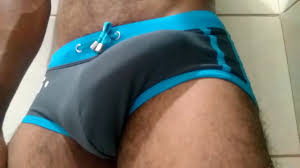 Amador rola dura na sunga - XNXX.COM