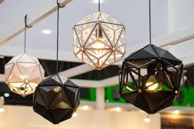 Cara membuat lampu hias kamar gantung dari stik es krim pun telah selesai dan siap untuk digunakan. Percantik Ruangan Dengan 6 Hiasan Gantung Dari Sedotan Yang Bisa Kamu Buat Sendiri