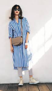 Kakinya yang putih mulus dan indah itu kini berada tepat di wajahku, kutegakkan kepalaku. 10 Ootd Baju Motif Garis Untuk Tubuh Pendek Womantalk